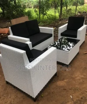 Indoor/Outdoor 4seater Rattan Chairs and Table