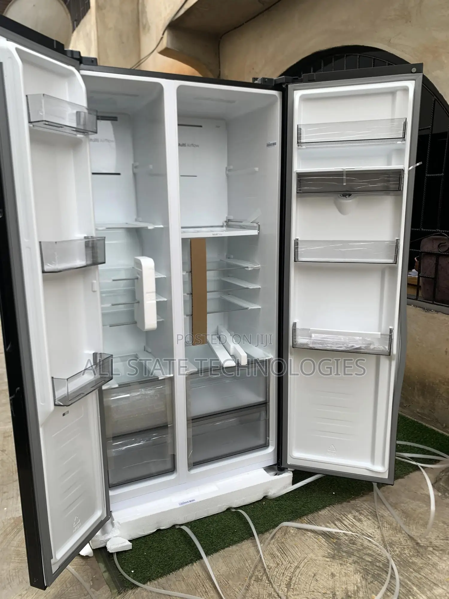 Hisense 529l Side-by-Side Refrigerator With Water Dispenser