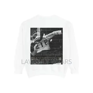 Lavishly 'Stay Different' Smoking Chim Sweatshirt