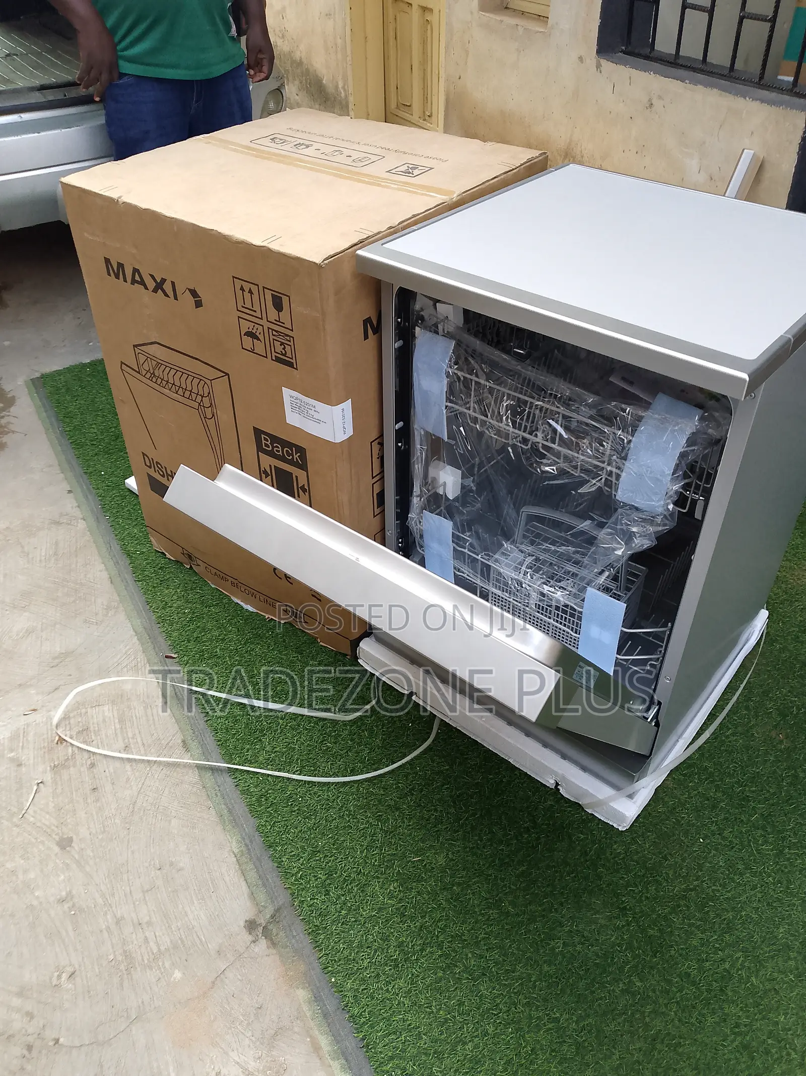 Maxi Dish Washer-Grease Doesn’T Stand a Chance.