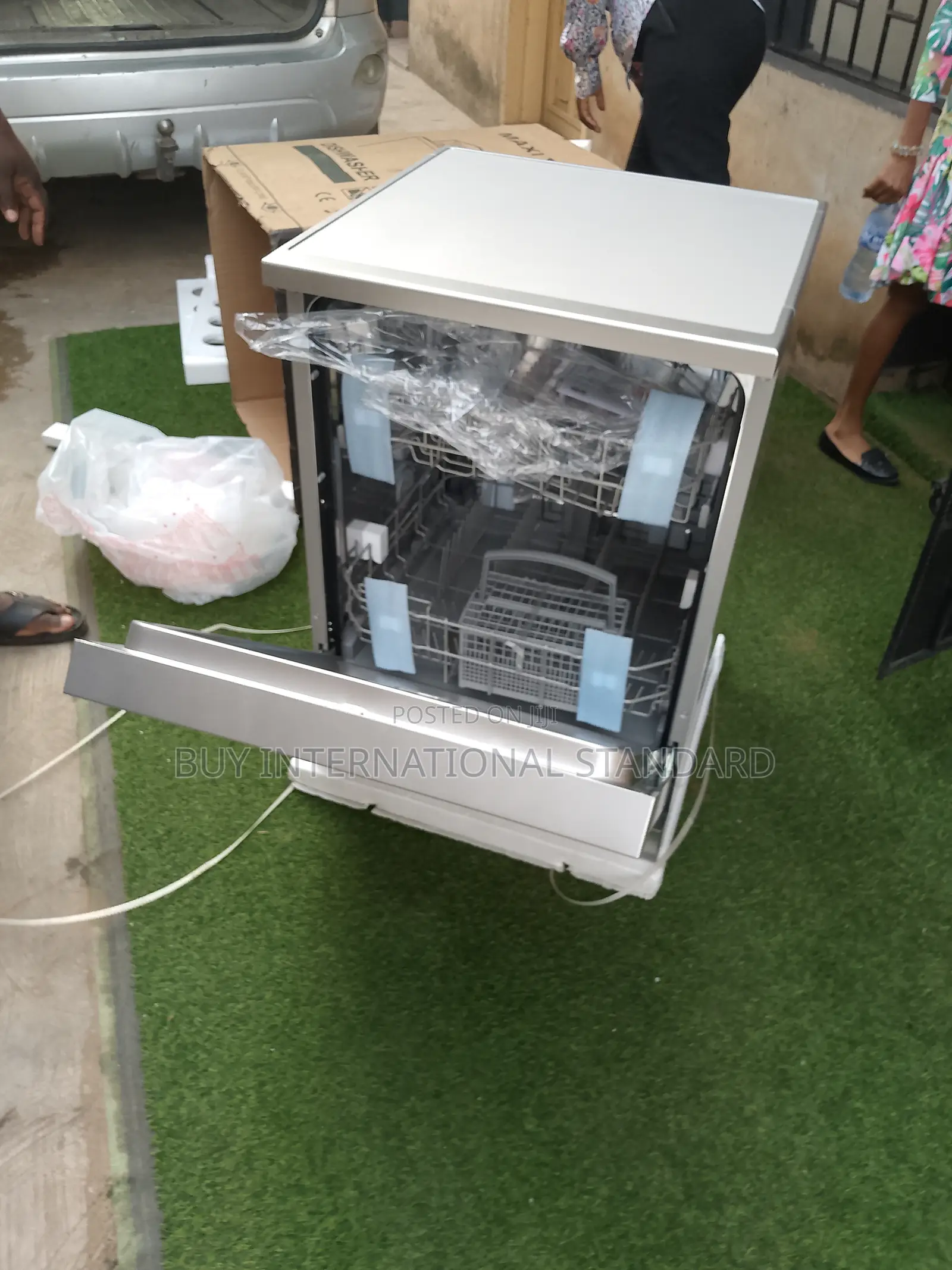 Maxi Dishwasher – 14 Place Settings