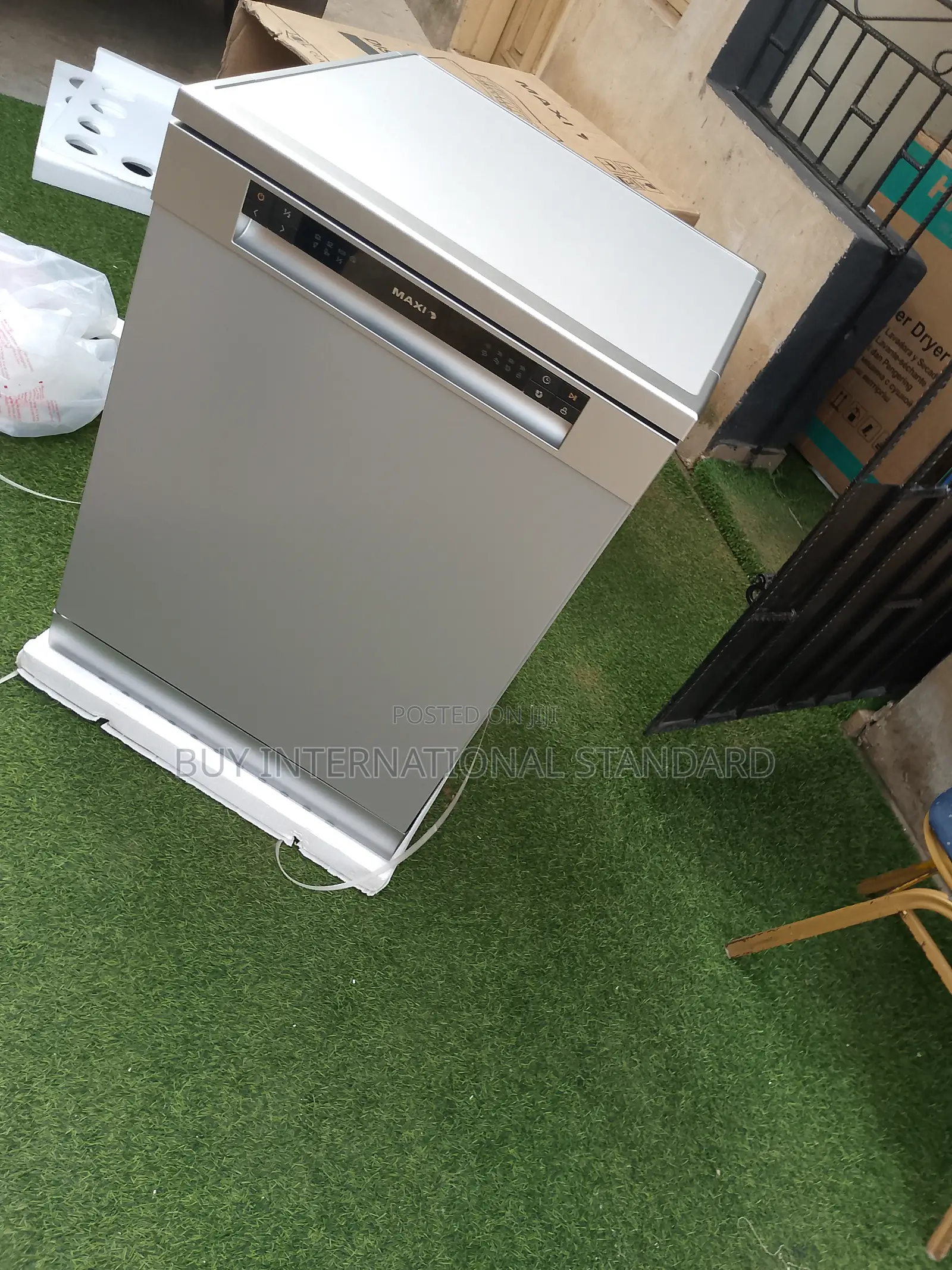 Maxi Dishwasher – Commercial Grade