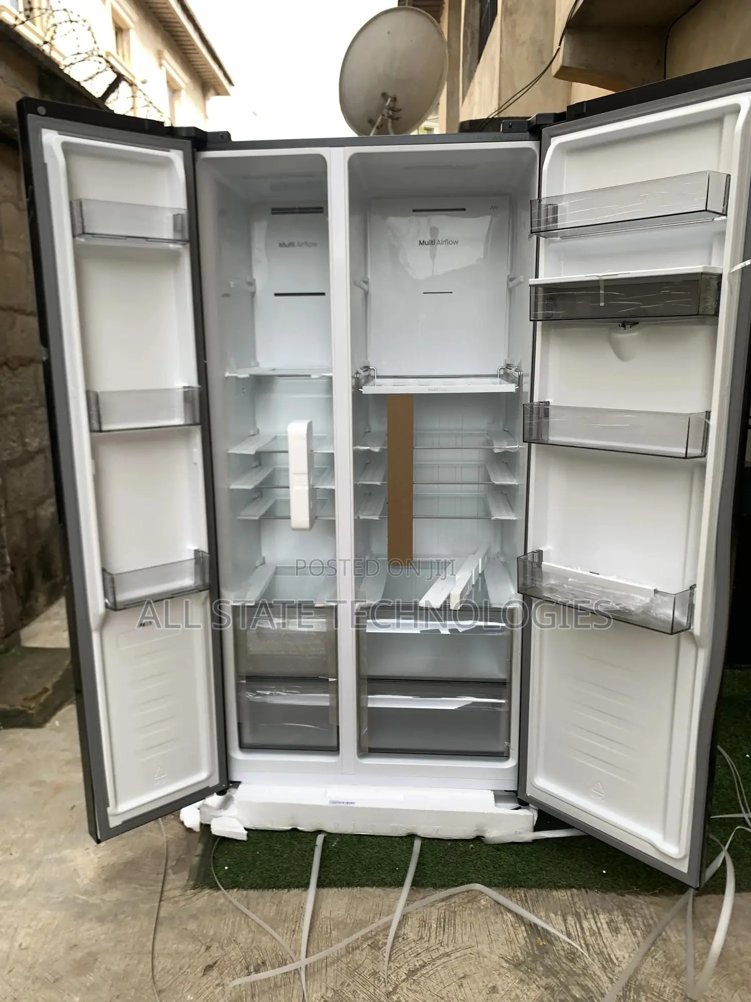 Hisense Two-Section Side by Side Refrigerator 529l