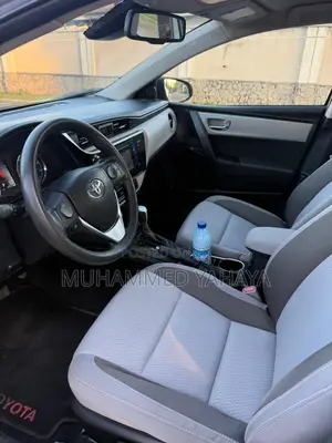 Toyota Corolla L (1.8L 4cyl 2A) 2018 Silver