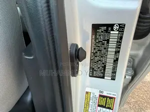 Toyota Corolla L (1.8L 4cyl 2A) 2018 Silver