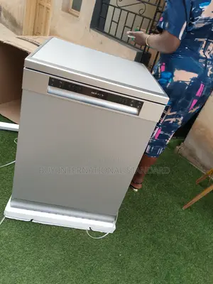 Maxi Dishwasher – Large Capacity