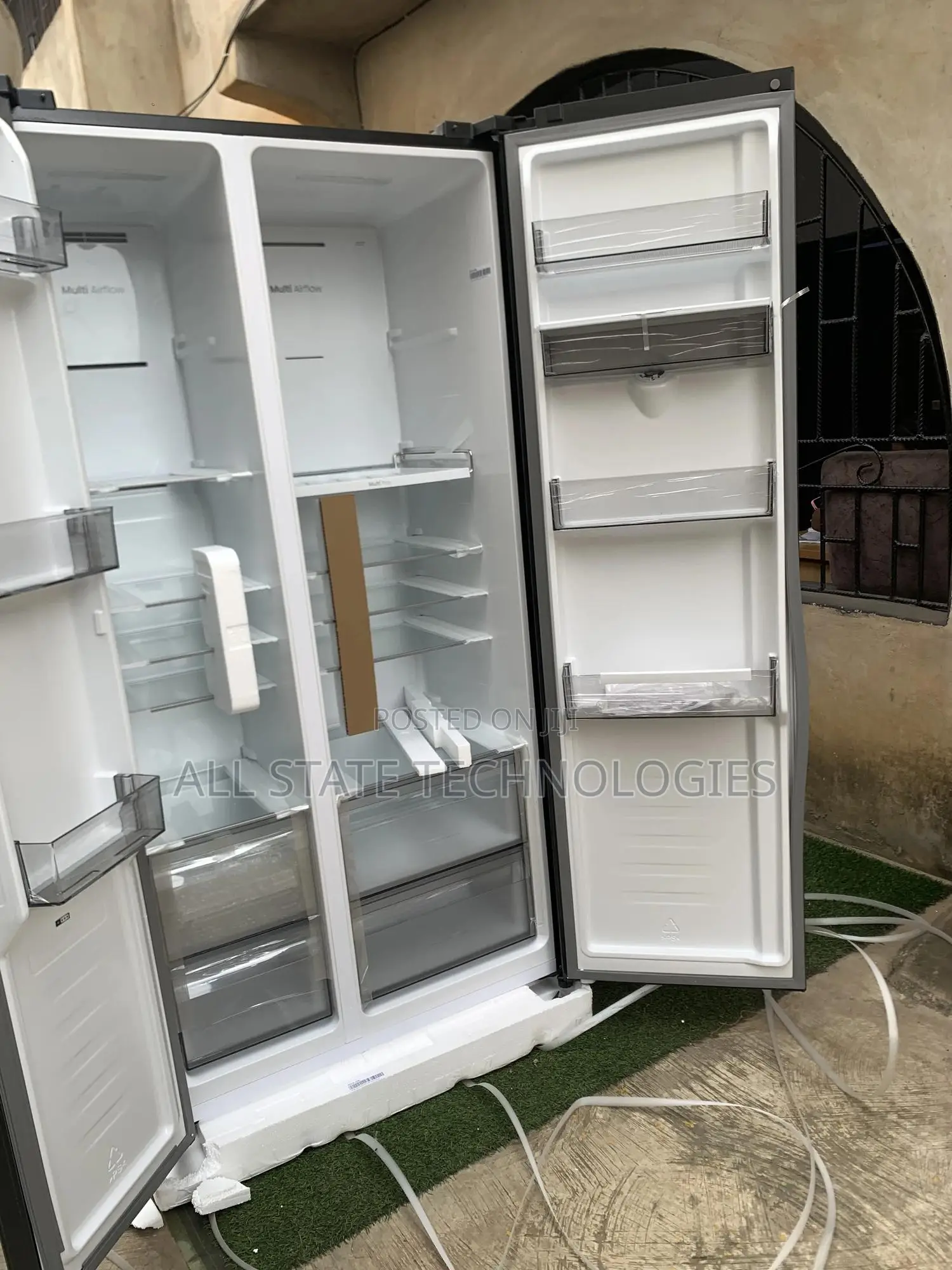 Hisense Side by Side Refrigerator With Integrated Dispenser