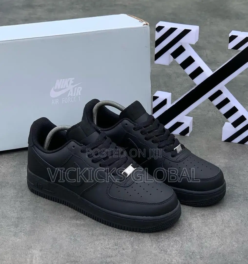 Nike Sneakers – Clean Design, Everyday Performance