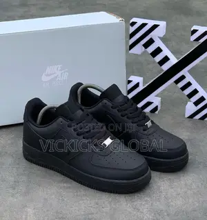 Nike Sneakers – Clean Design, Everyday Performance