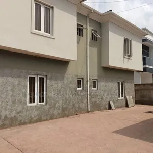 3bdrm Block of Flats in Osapa london for rent