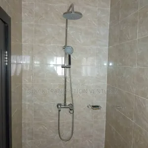 3bdrm Block of Flats in Osapa london for rent