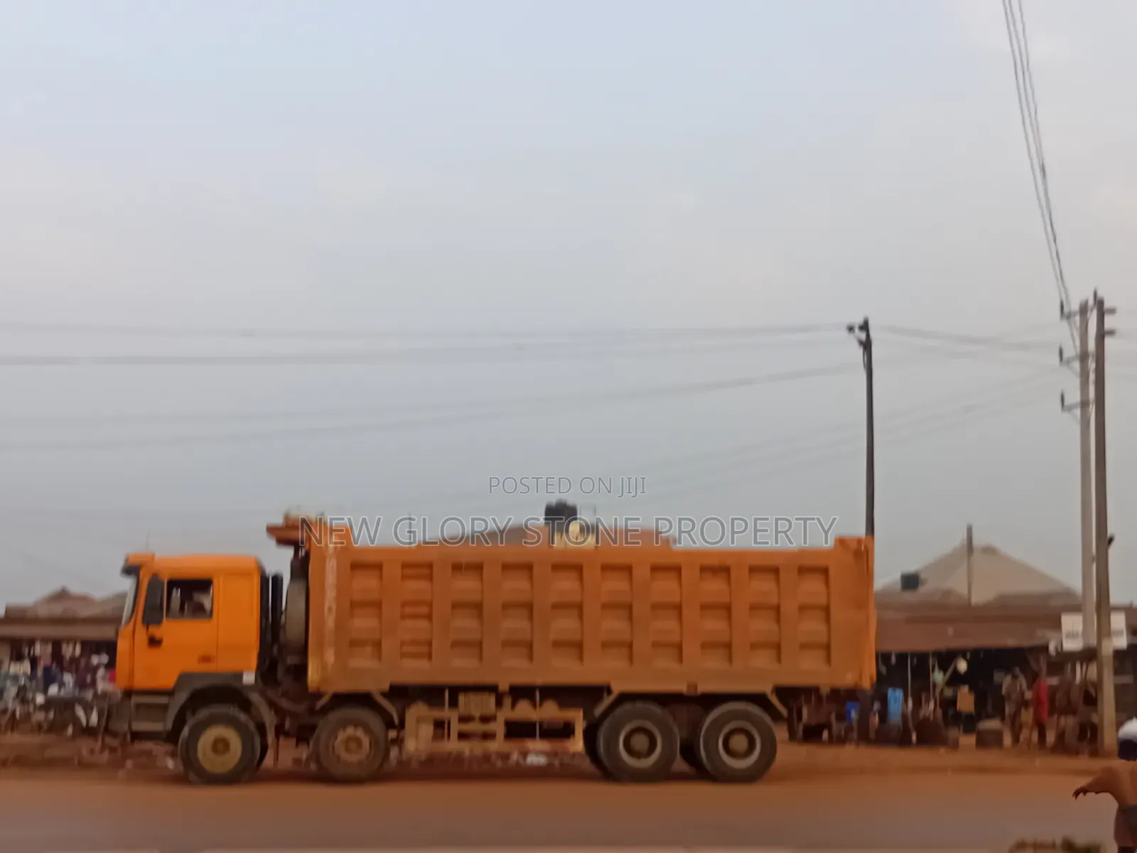 30 Tons of Sharp Sand and Graniet