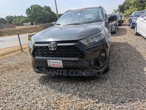 Toyota RAV4 LE FWD 2020 Black