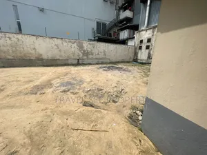 10bdrm Block of Flats in Private Estate for rent