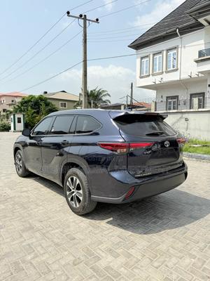 Toyota Highlander XLE 2021 Blue