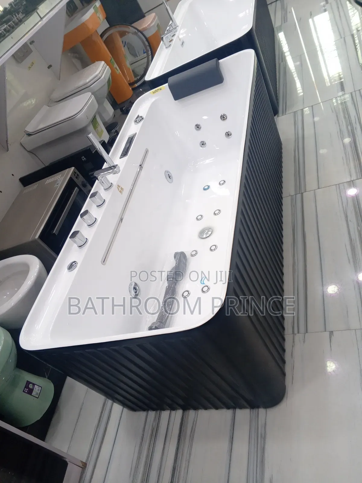 Black and White Computerize Single Jacuzzi
