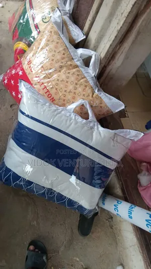 Complete Duvet Set. 1 Bedsheet, 4 Pillowcases and One Duvet