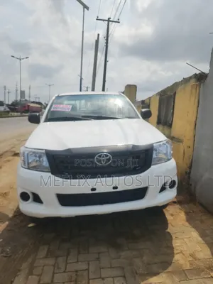 Toyota Hilux 2.5 D-4D 4X4 SRX 2012 White