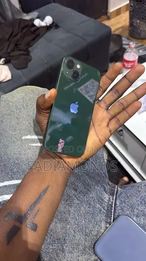 Apple iPhone 13 128 GB Green