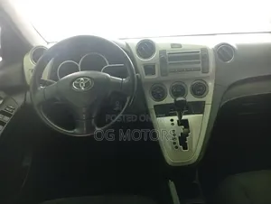 Toyota Matrix Hatchback FWD (1.8L 4cyl 5M) 2009 Silver