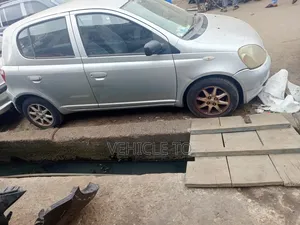 Toyota Yaris 2004 Silver
