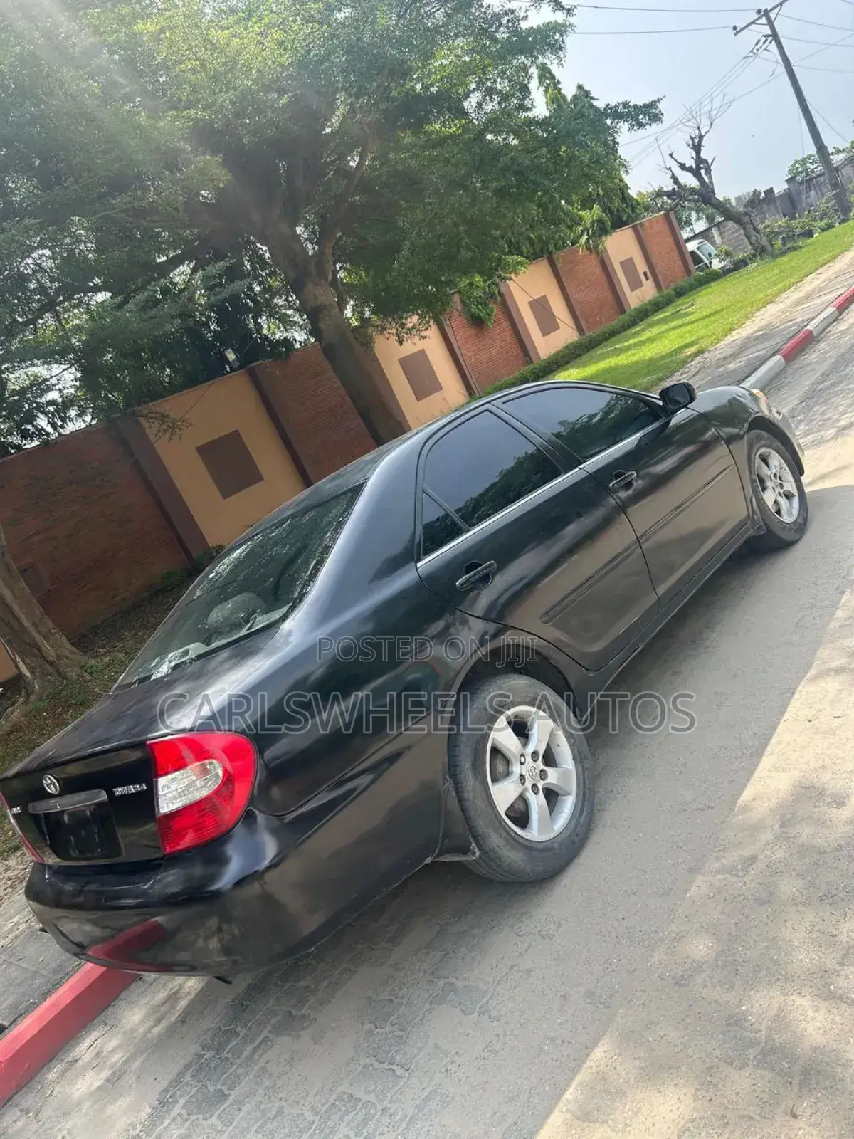 2004 Toyota Camry LE 4dr Sedan (2.4L 4cyl 5M)