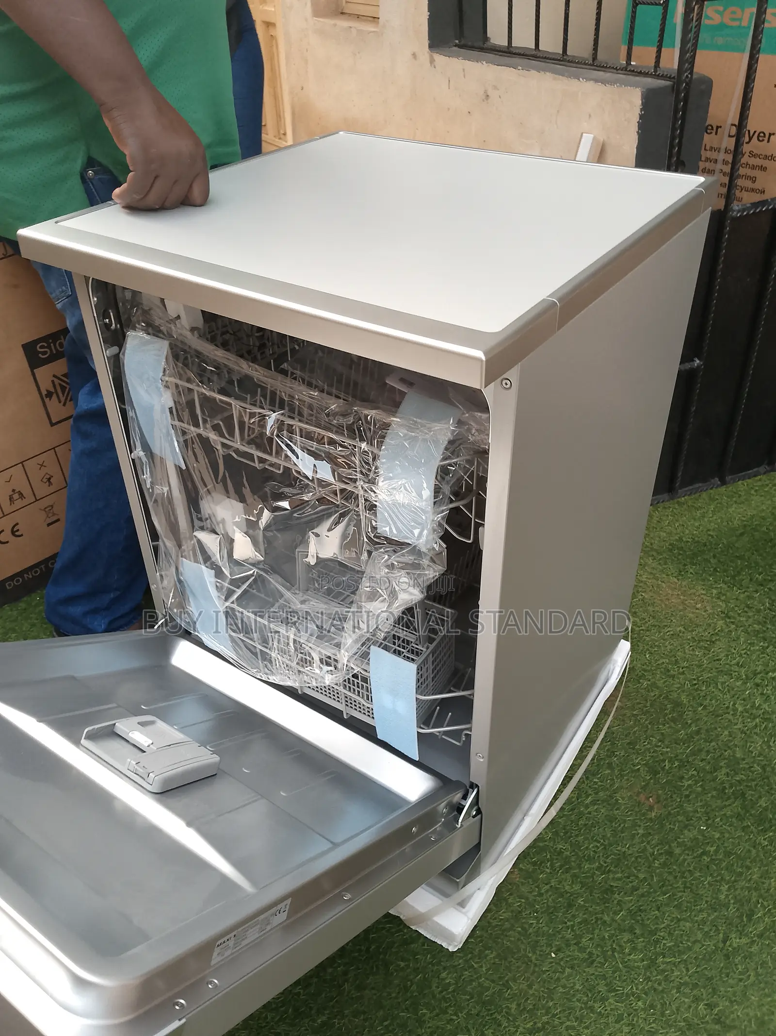 Maxi Dishwasher – New, Top Condition
