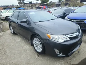 Toyota Camry XLE 4dr Sedan (2.5L 4cyl 6A) 2012 Gray