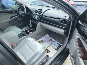 Toyota Camry XLE 4dr Sedan (2.5L 4cyl 6A) 2012 Gray