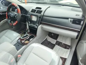 Toyota Camry XLE 4dr Sedan (2.5L 4cyl 6A) 2012 Black