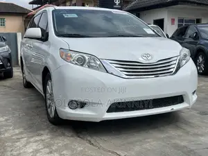 Toyota Sienna XLE 7 Passenger Mobility 2011 White