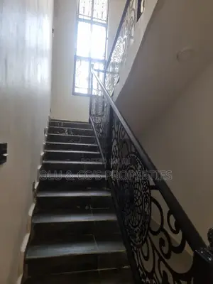 4bdrm Duplex in Nut District for rent