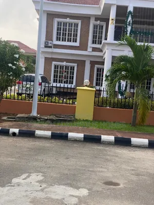 8bdrm Mansion in Amen Estate, Ibadan for sale