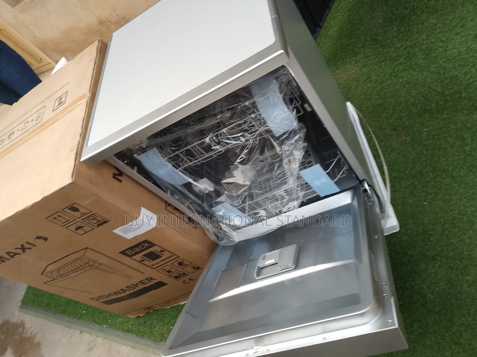 Maxi Dishwasher – New, Complete Set