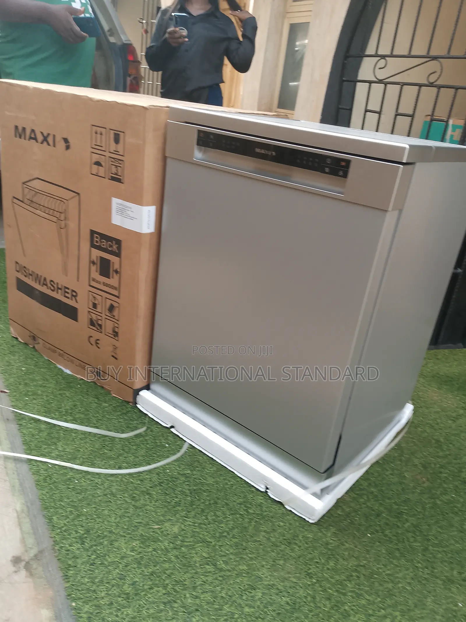 Maxi Dishwasher – New, Complete Set