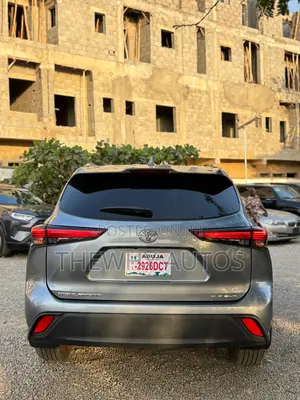 Toyota Highlander XLE AWD 2020 Blue