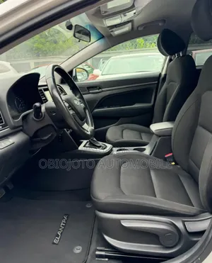 Hyundai Elantra 2017 Silver