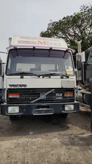 Clean Tokunbo Volvo, 6 Cylinders, 6 Bolts, 20ft Long, Sound Engine