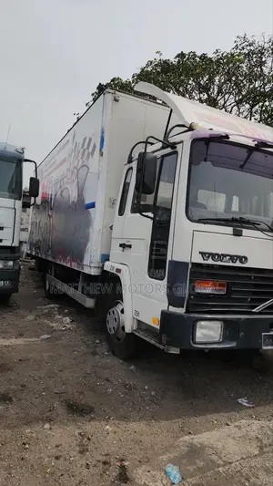 Clean Tokunbo Volvo, 6 Cylinders, 6 Bolts, 20ft Long, Sound Engine