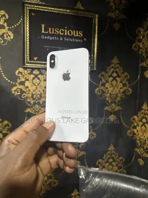 Apple iPhone X 64 GB White