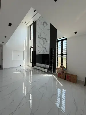 Furnished 5bdrm Duplex in Chevron for sale