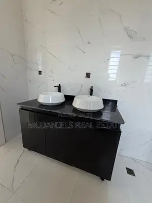 Furnished 5bdrm Duplex in Chevron for sale