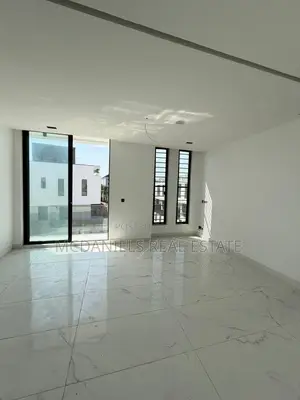 Furnished 5bdrm Duplex in Chevron for sale