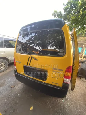 Volkswagen Transporter 1998 Yellow