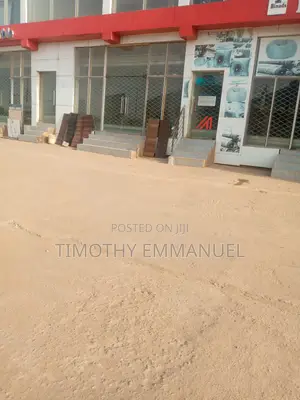 Warehouse on a Ground Floor for Rent