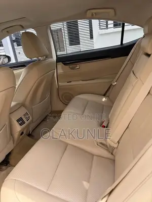 Lexus ES 2014 Red