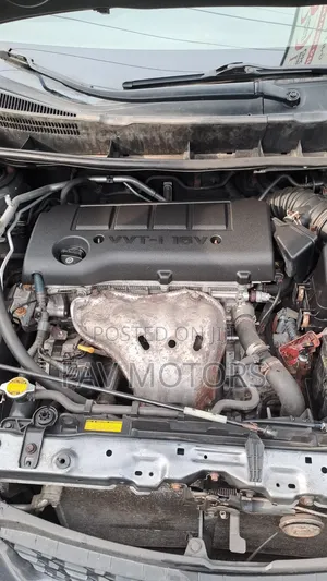 Toyota Matrix S Hatchback FWD (2.4L 4cyl 5A) 2010 Gray
