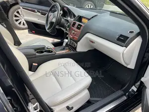 Mercedes-Benz C300 Luxury Sedan RWD (3.0L 6cyl 7A) 2010 Black