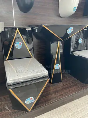 High Quality Black and Gold Wc and Pedestrian