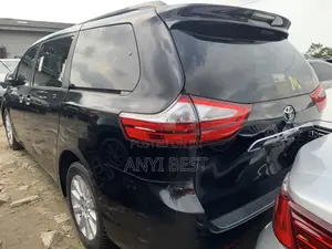 Toyota Sienna 2015 Black